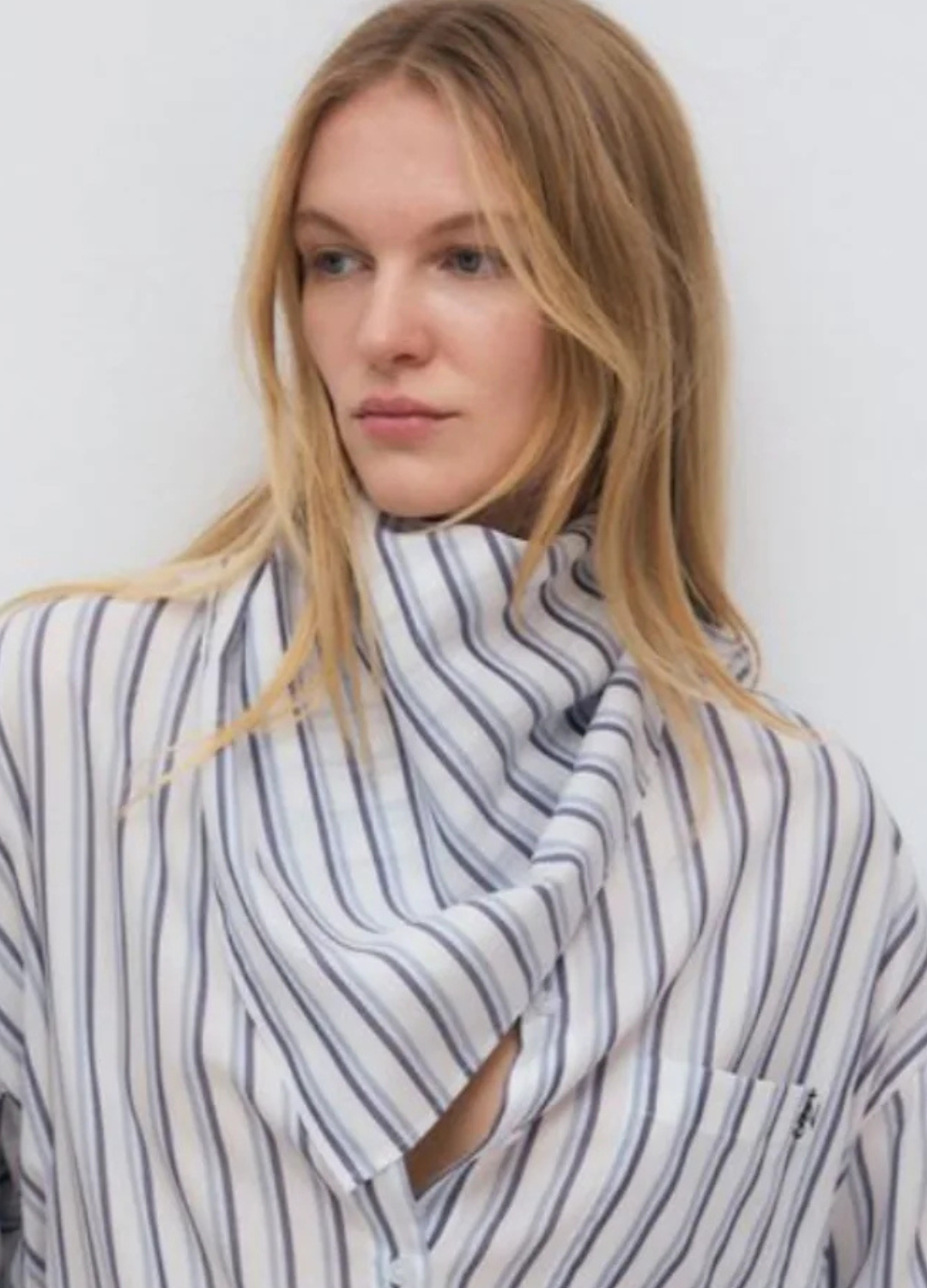 The New Society - Estela Neck Scarf