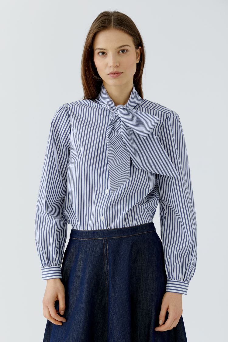 Oui - Blue Blouse