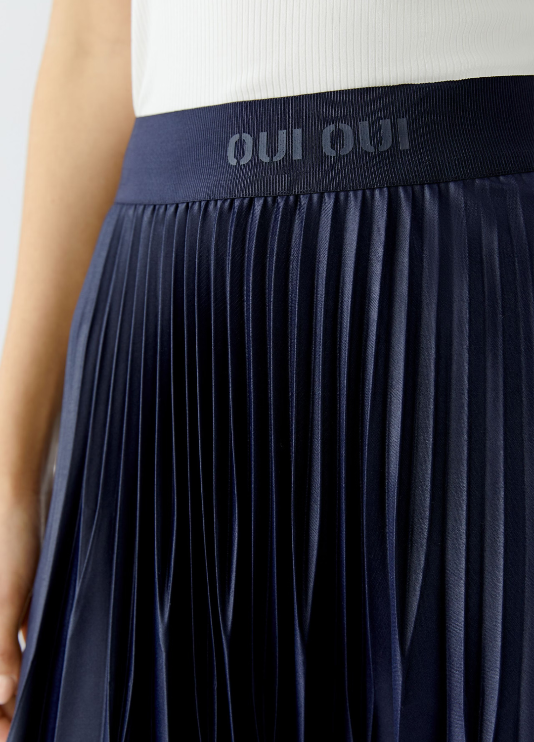 Oui - Dark Blue Pleat Skirt