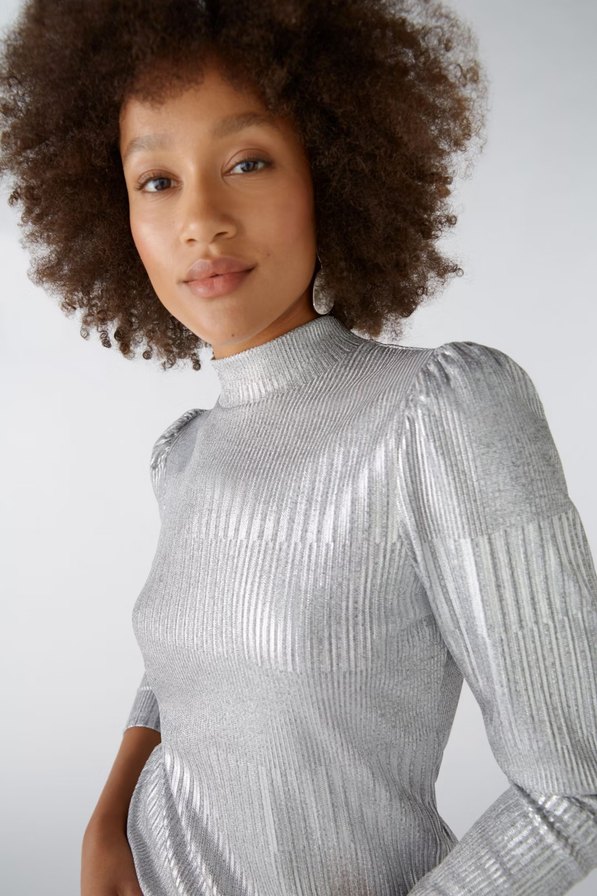 SHINY LONG SLEEVE SHIRT WITH FEMININE SHOULDER ACCENTUATION