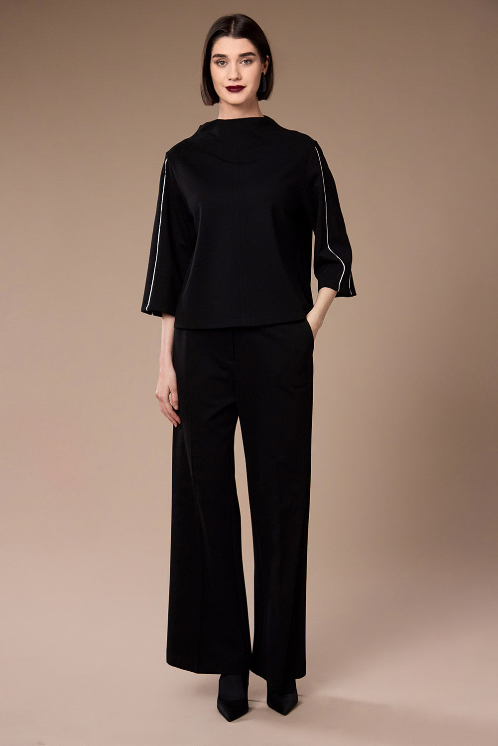 Peruzzi - Funnel Neck Seam Top