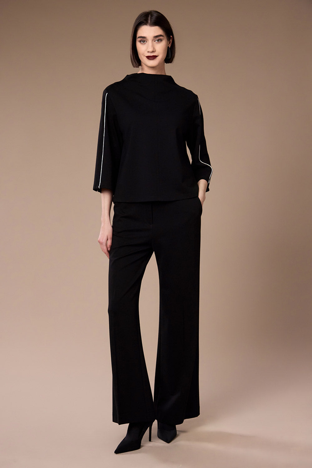 Peruzzi - Funnel Neck Seam Top