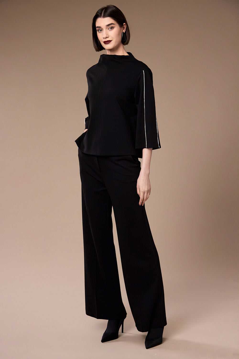 Peruzzi - Funnel Neck Seam Top