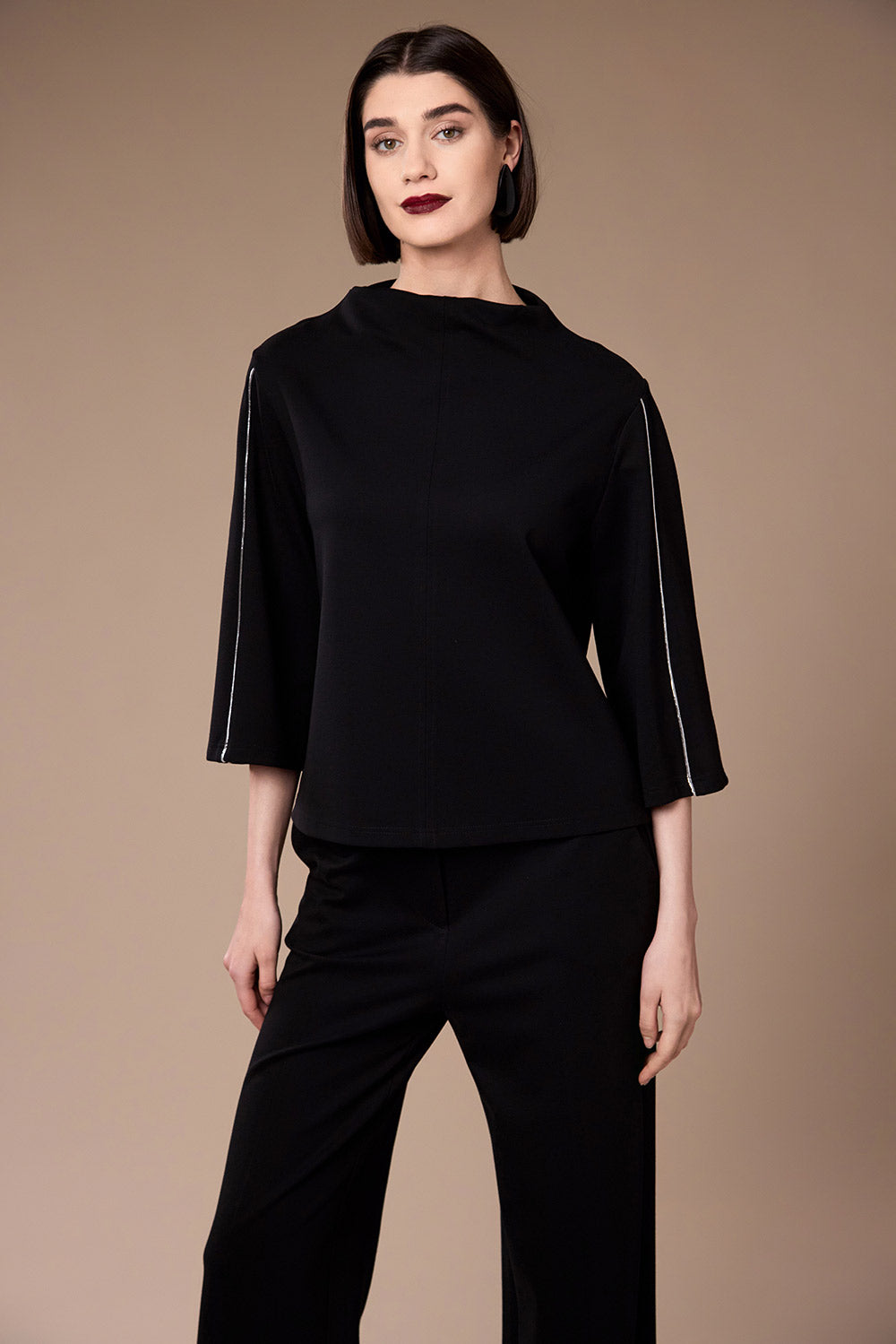 Peruzzi - Funnel Neck Seam Top