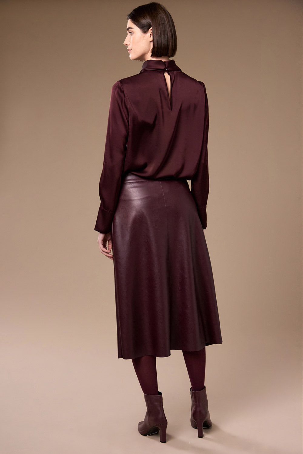 Peruzzi - Twist Neck Top