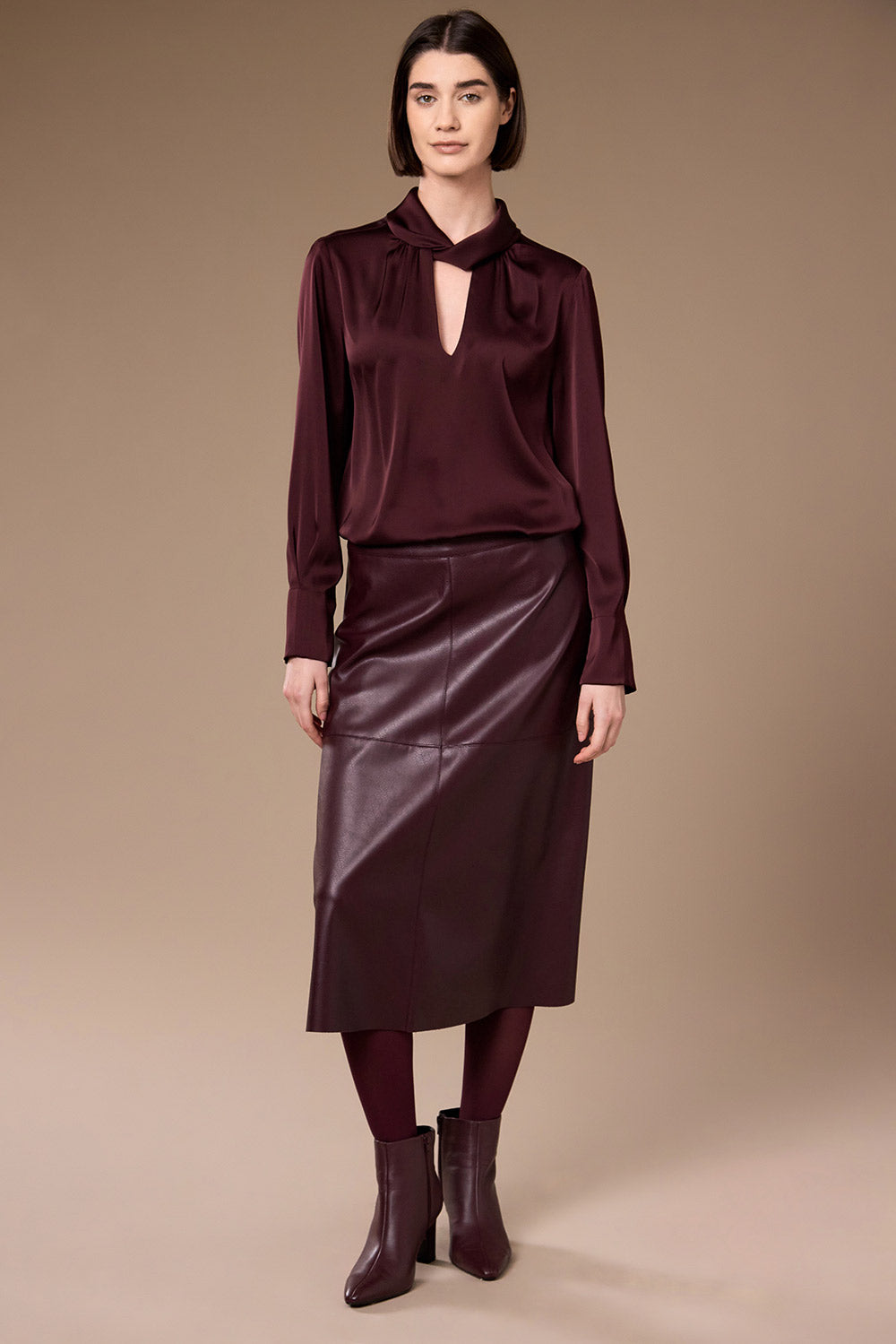 Peruzzi - Twist Neck Top