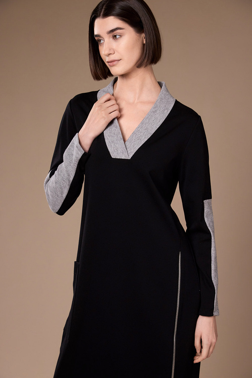 Peruzzi - Two Tone VNeck Dress