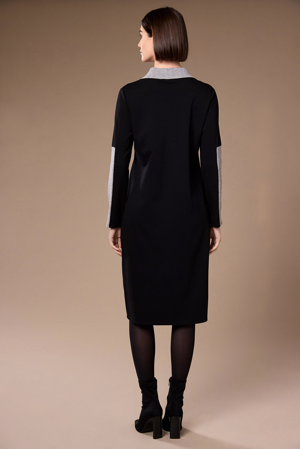 Peruzzi - Two Tone VNeck Dress