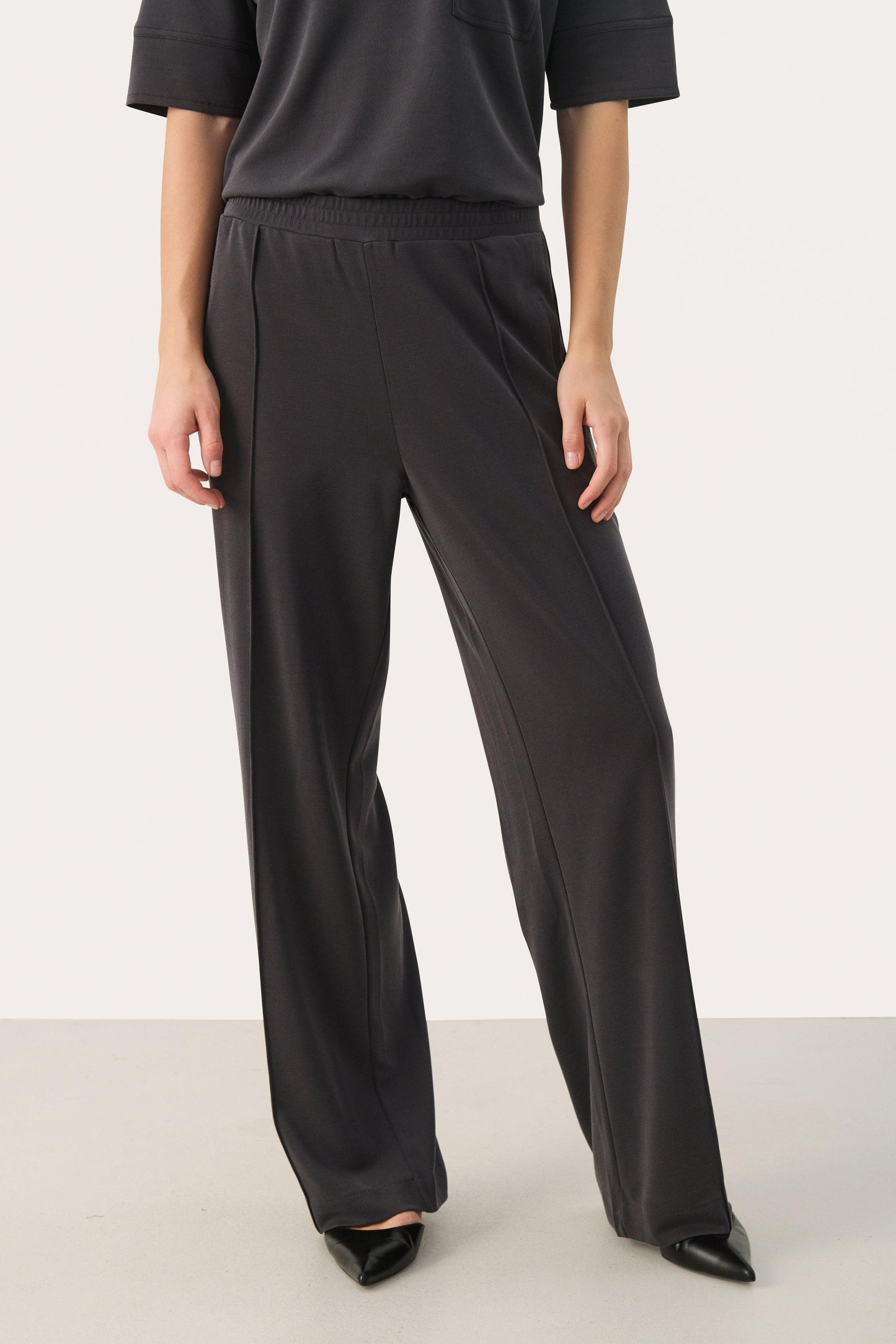 Jojo Leisure Trousers In Phantom - Diamonds & Pearls