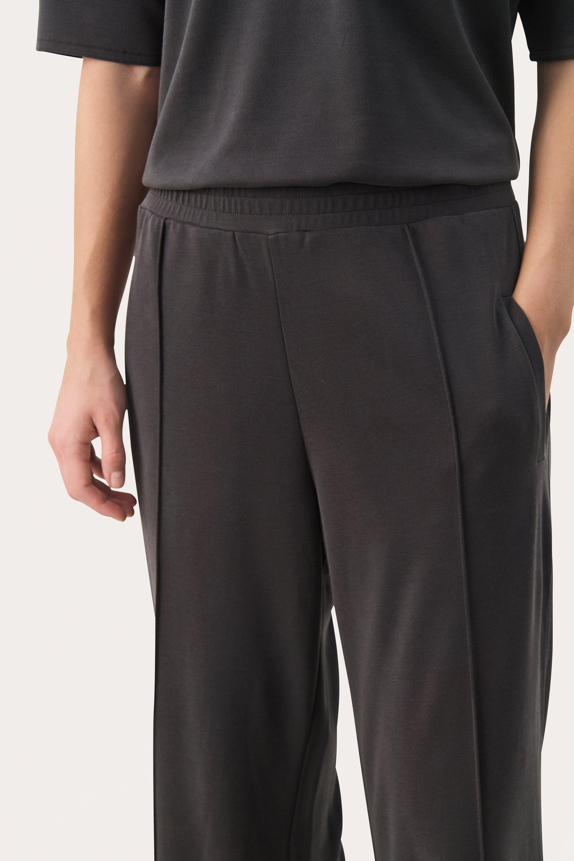 Jojo Leisure Trousers In Phantom - Diamonds & Pearls