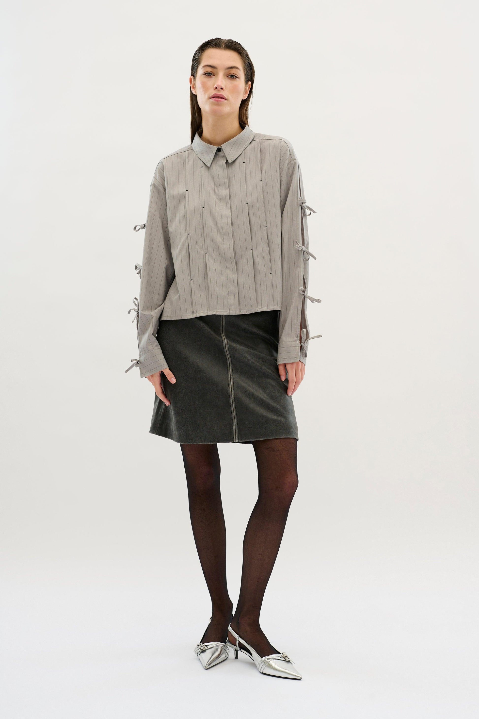 Rianna Short Grey Shirt With Knots Sleeve - Diamonds & Pearls