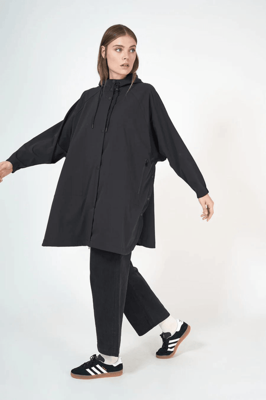 Tanta - Lejak Black Raincoat Poncho - Diamonds & Pearls