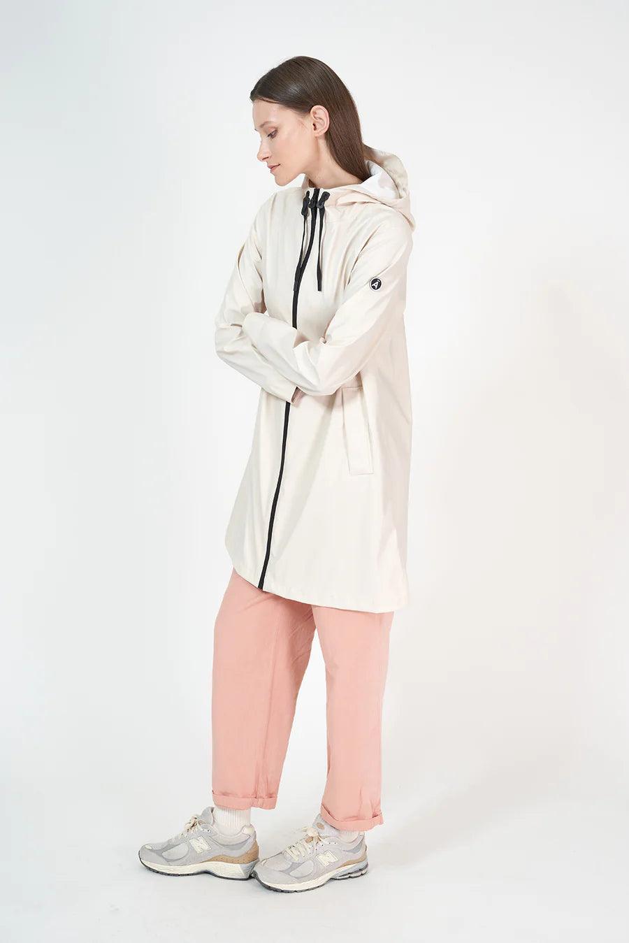 Tanta - Nuovola Raincoat In Whitecap Gray - Diamonds & Pearls