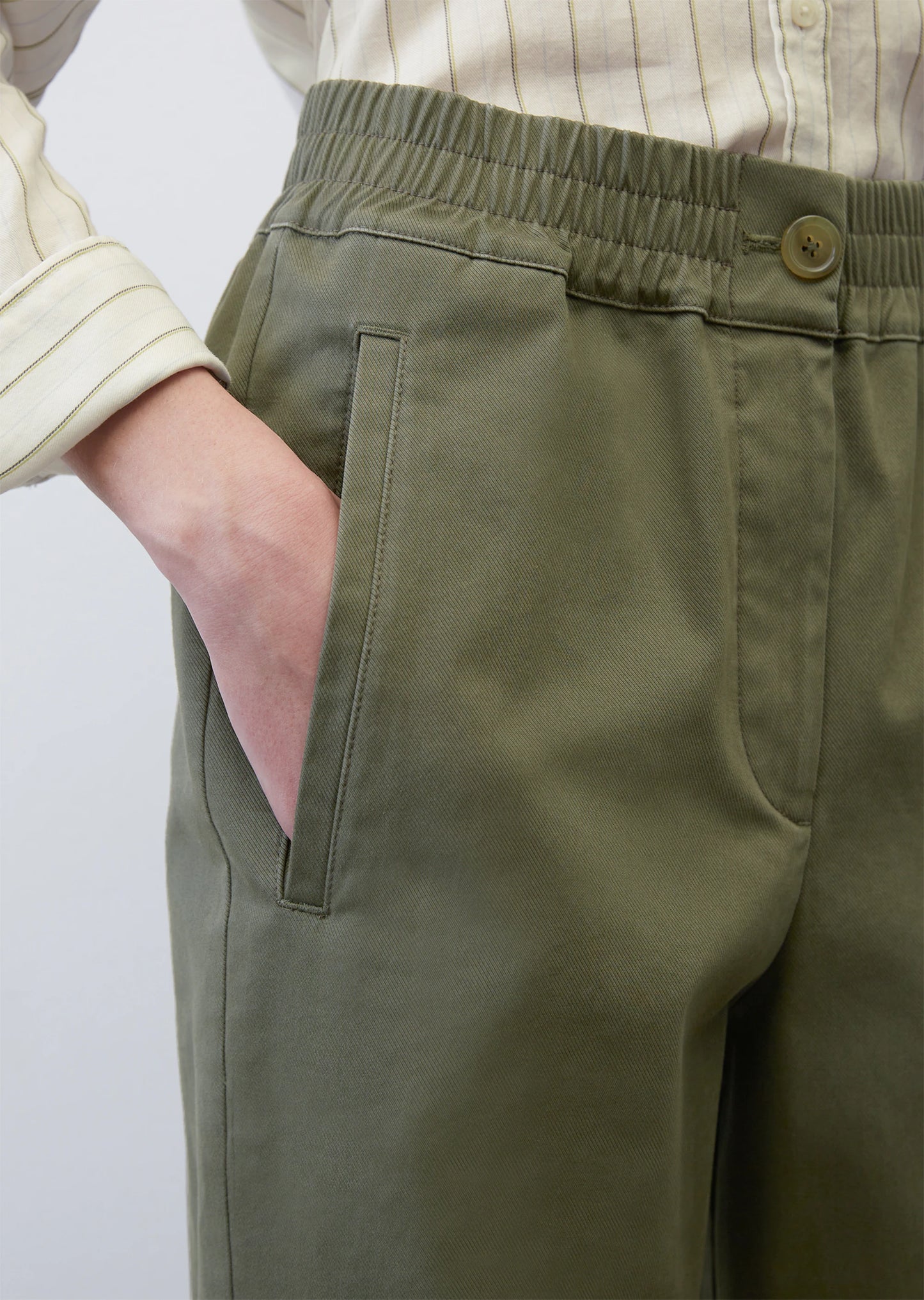 Tailored Bottoms Made Of Stretchy Organic Cotton